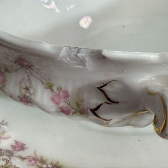 Vintage Vienna Porcelain Gravy Boat with Floral Pattern & Gold Accents - - Picture 3 of 7